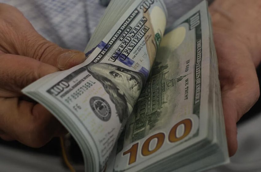 US dollar exchange rate rises in Baghdad, remain stable in Erbil
